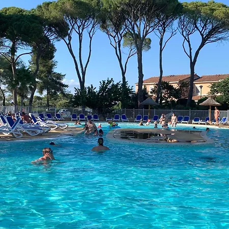 Feriehus Magnifique Maison Familiale Au Mas Des Vignes F4 Tres Bien Equipee Dans De Privee Ideale Jusqu'a 8pers Terrasse, Clim, Grande Piscine D'ete Et Piscine Chauffee L'hiver Parking Privatif Gratuit Calvisson