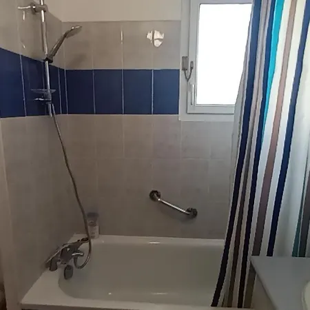 Magnifique Maison Familiale Au Mas Des Vignes F4 Tres Bien Equipee 8pers Terrasse, Clim, Grande Piscine D'ete Et Piscine Chauffee L'hiver Parking Gratuit * Calvisson