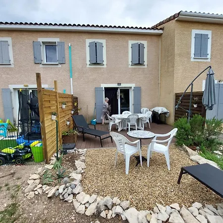 Vakantiehuis Magnifique Maison Familiale Au Mas Des Vignes F4 Tres Bien Equipee 8pers Terrasse, Clim, Grande Piscine D'ete Et Piscine Chauffee L'hiver Parking Gratuit Calvisson