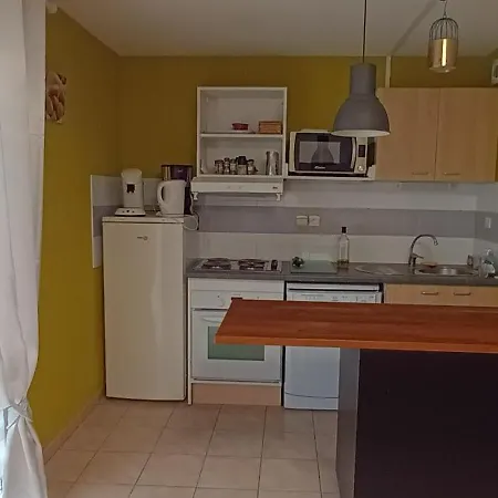 Vakantiehuis Magnifique Maison Familiale Au Mas Des Vignes F4 Tres Bien Equipee 8pers Terrasse, Clim, Grande Piscine D'ete Et Piscine Chauffee L'hiver Parking Gratuit