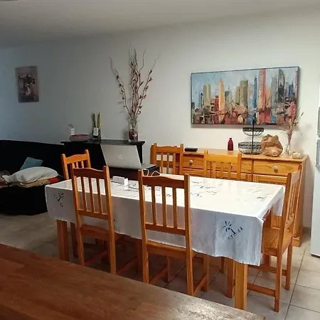 Magnifique Maison Familiale Au Mas Des Vignes F4 Tres Bien Equipee 8pers Terrasse, Clim, Grande Piscine D'ete Et Piscine Chauffee L'hiver Parking Gratuit Calvisson