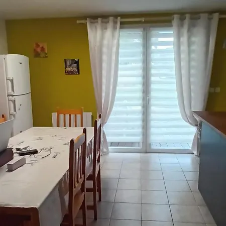 Vakantiehuis Magnifique Maison Familiale Au Mas Des Vignes F4 Tres Bien Equipee 8pers Terrasse, Clim, Grande Piscine D'ete Et Piscine Chauffee L'hiver Parking Gratuit *