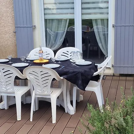 Magnifique Maison familiale au Mas des Vignes F4 très bien équipée 8pers terrasse, clim, grande piscine d'été et piscine chauffée l'hiver parking gratuit Сasa de vacaciones