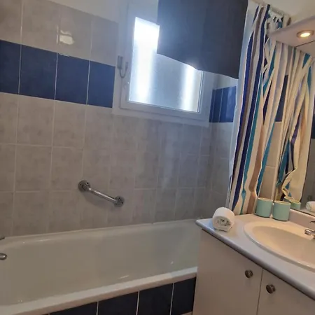 Magnifique Maison Familiale Au Mas Des Vignes F4 Tres Bien Equipee Dans De Privee Ideale Jusqu'a 8pers Terrasse, Clim, Grande Piscine D'ete Et Piscine Chauffee L'hiver Parking Privatif Gratuit *