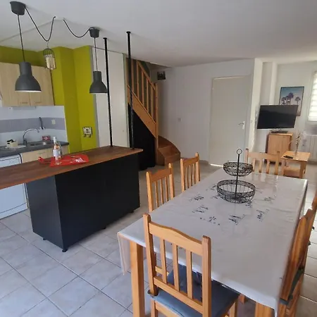 Magnifique Maison Familiale Au Mas Des Vignes F4 Tres Bien Equipee Dans De Privee Ideale Jusqu'a 8pers Terrasse, Clim, Grande Piscine D'ete Et Piscine Chauffee L'hiver Parking Privatif Gratuit Feriehus Calvisson