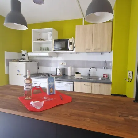 Magnifique Maison familiale au Mas des Vignes F4 très bien équipée 8pers terrasse, clim, grande piscine d'été et piscine chauffée l'hiver parking gratuit * Calvisson