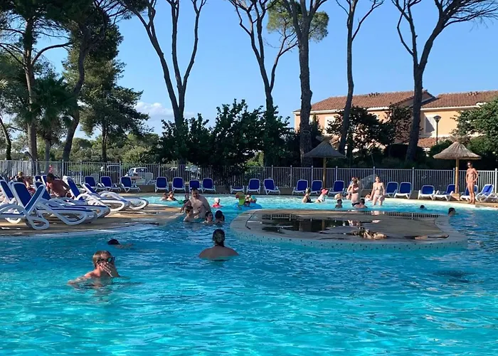 Dom wakacyjny Magnifique Maison Familiale Au Mas Des Vignes F4 Tres Bien Equipee Dans De Privee Ideale Jusqu'a 8pers Terrasse, Clim, Grande Piscine D'ete Et Piscine Chauffee L'hiver Parking Privatif Gratuit Calvisson