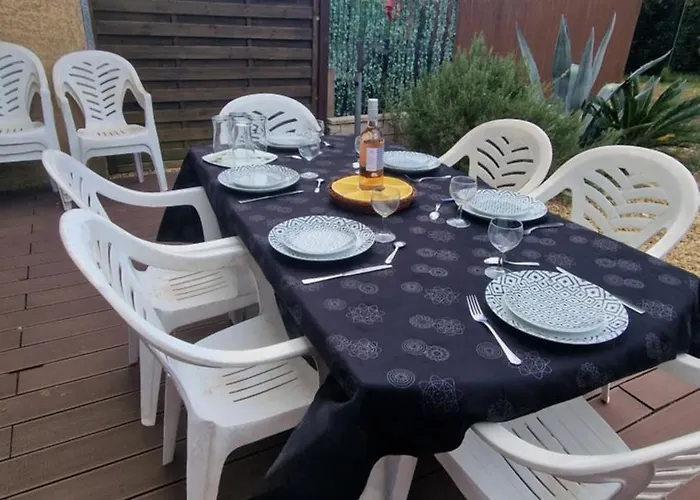 Magnifique Maison Familiale Au Mas Des Vignes F4 Tres Bien Equipee Dans De Privee Ideale Jusqu'a 8pers Terrasse, Clim, Grande Piscine D'ete Et Piscine Chauffee L'hiver Parking Privatif Gratuit * Calvisson