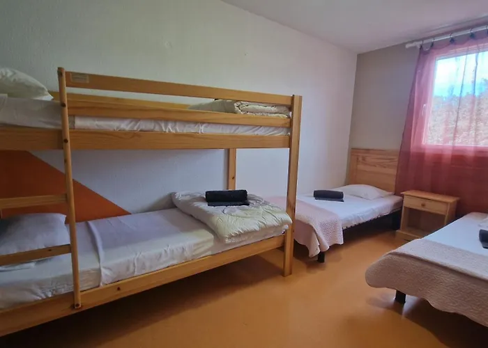 Magnifique Maison Familiale Au Mas Des Vignes F4 Tres Bien Equipee Dans De Privee Ideale Jusqu'a 8pers Terrasse, Clim, Grande Piscine D'ete Et Piscine Chauffee L'hiver Parking Privatif Gratuit Calvisson