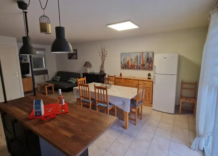 Magnifique Maison Familiale Au Mas Des Vignes F4 Très Bien équipée 8pers Terrasse, Clim, Grande Piscine D'été Et Piscine Chauffée L'hiver Parking Gratuit Casa vacanze Calvisson