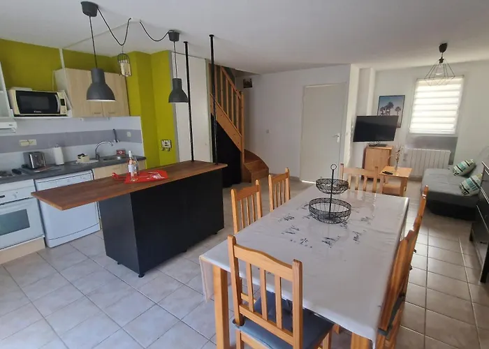 Magnifique Maison Familiale Au Mas Des Vignes F4 Très Bien équipée 8pers Terrasse, Clim, Grande Piscine D'été Et Piscine Chauffée L'hiver Parking Gratuit Casa vacanze Calvisson